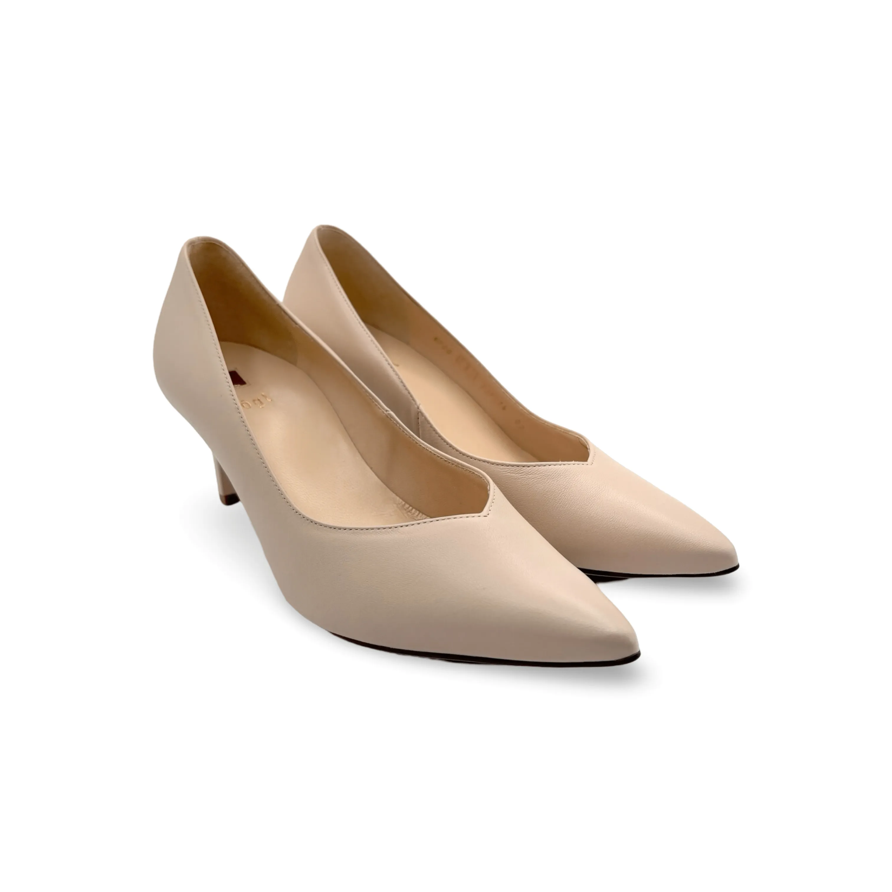 136700 Beige Pump