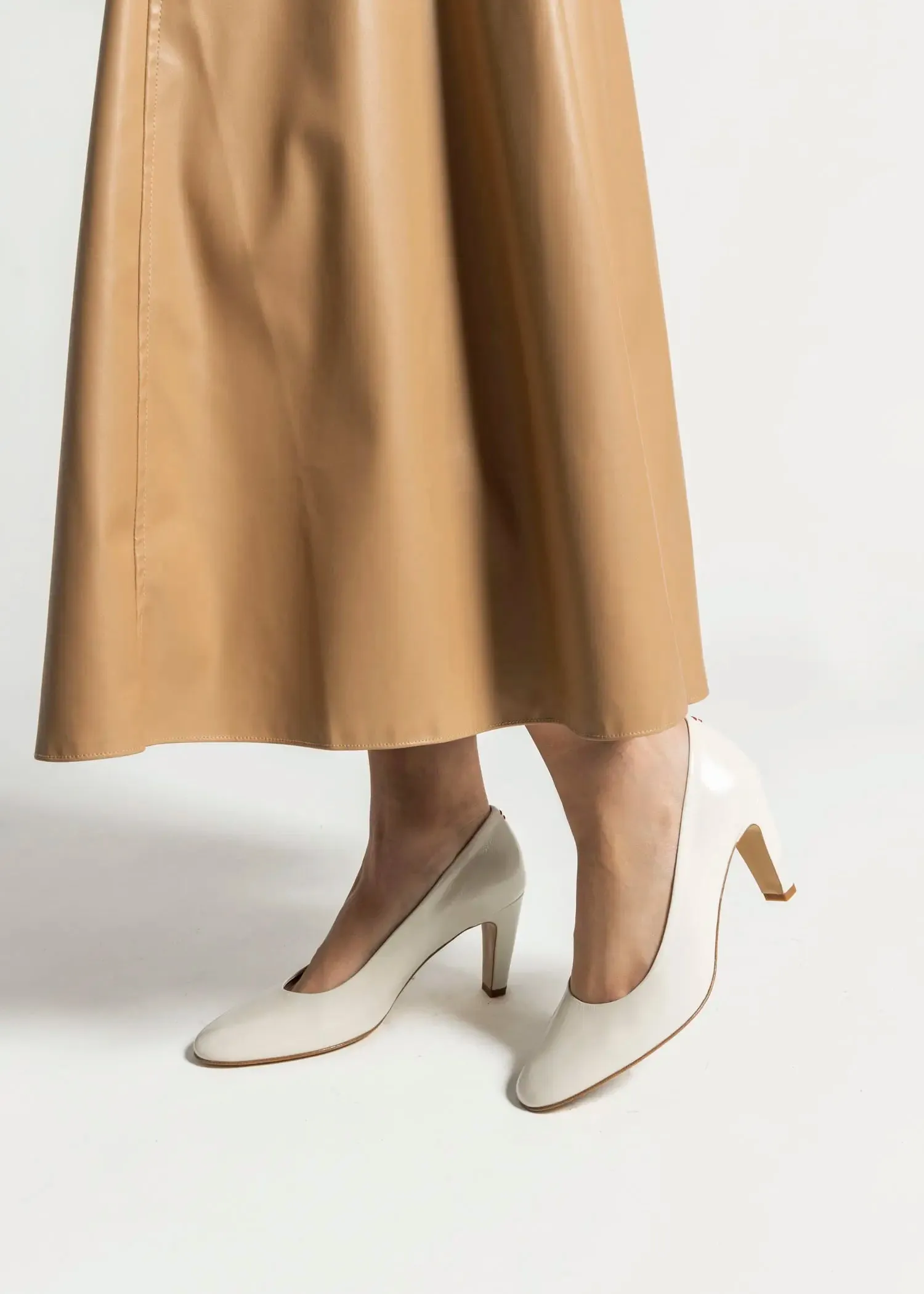Dora Round Toe Pump