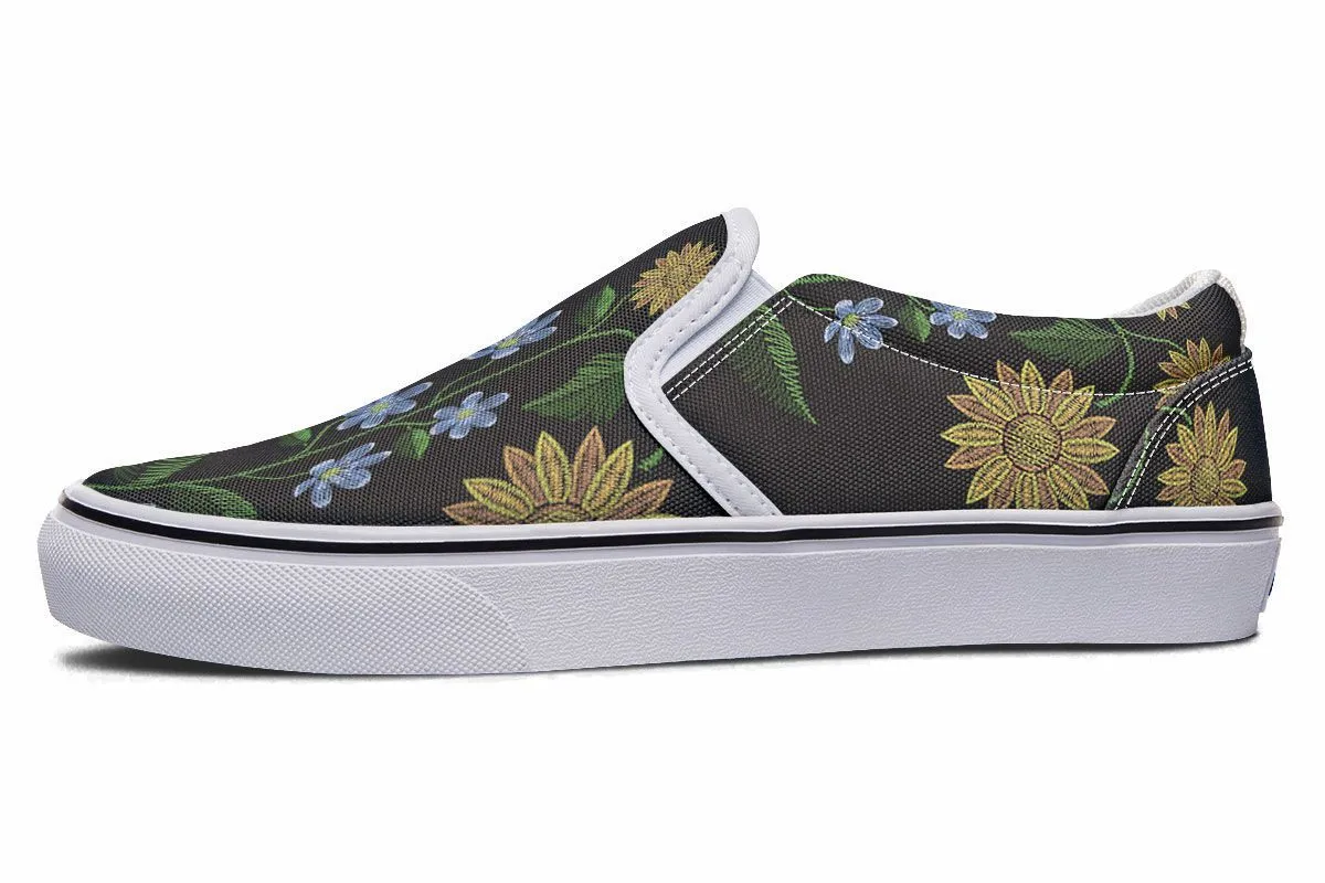 Embroidery Chicken Slip-On Shoes