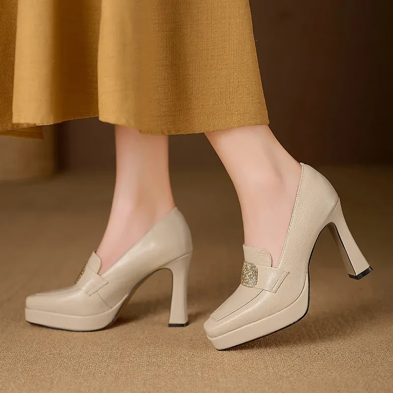 USS Shoes Valentina Women's Square Toe Platform Pumps