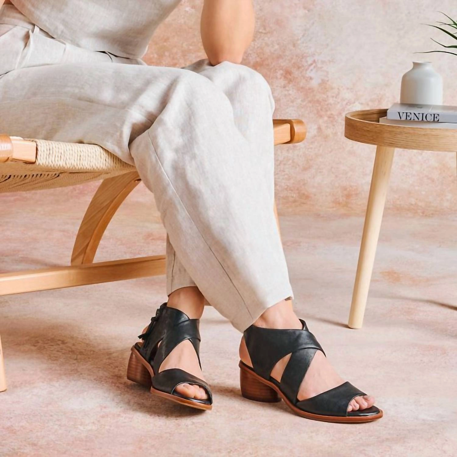 Women's Camille Sandal In Black
