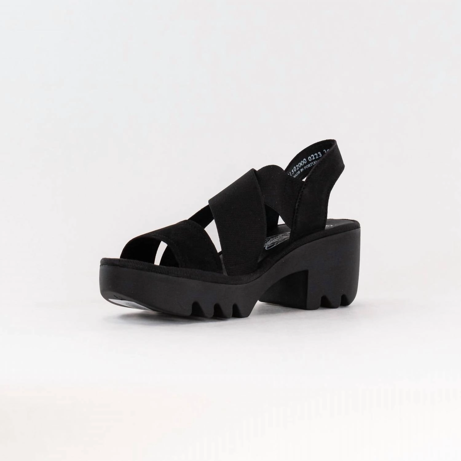 Women's Crossover Sandal In Black