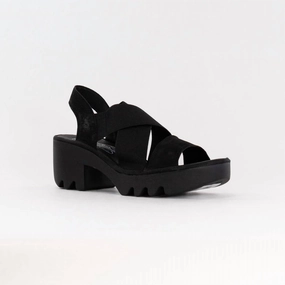Women's Crossover Sandal In Black