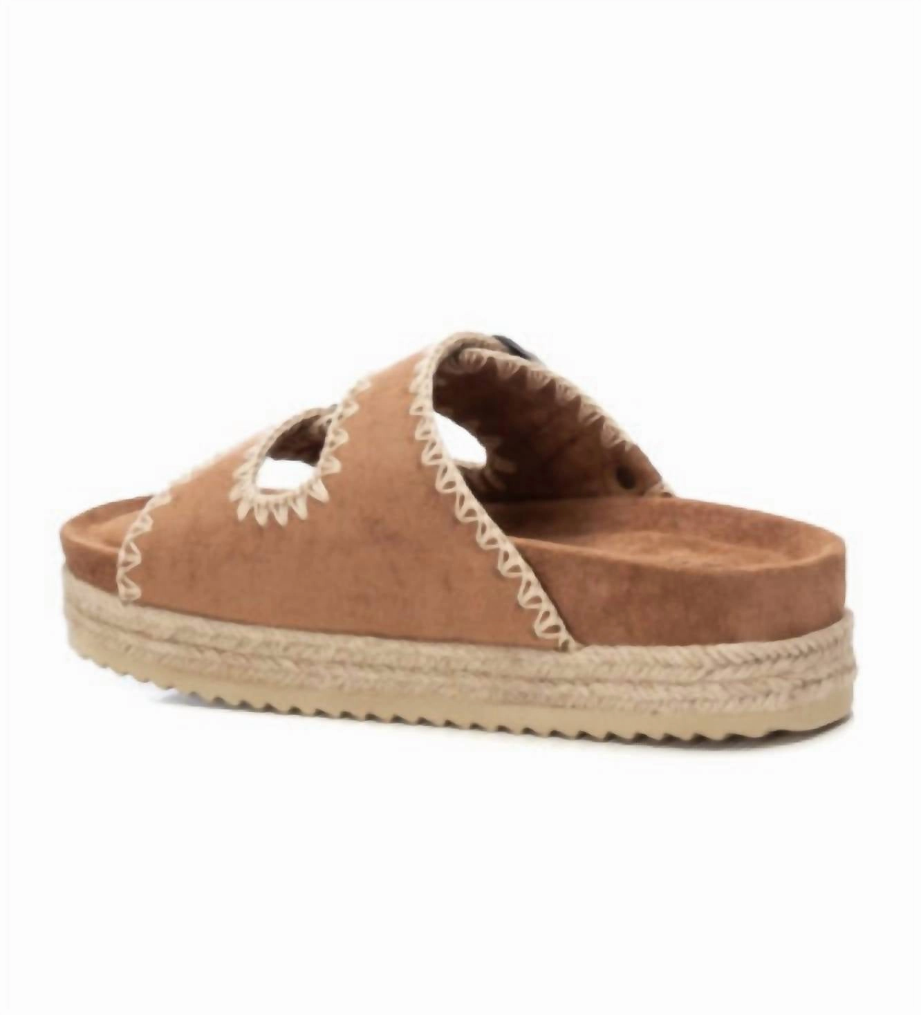 Women's Flat Sandals In Camel