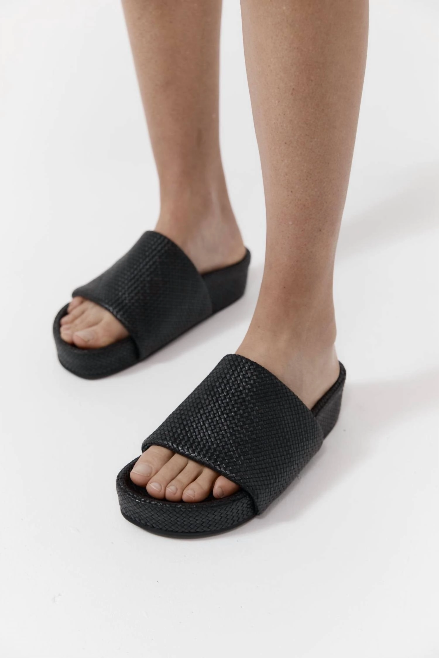 Woven Everyday Flatform Slide Sandal In Black